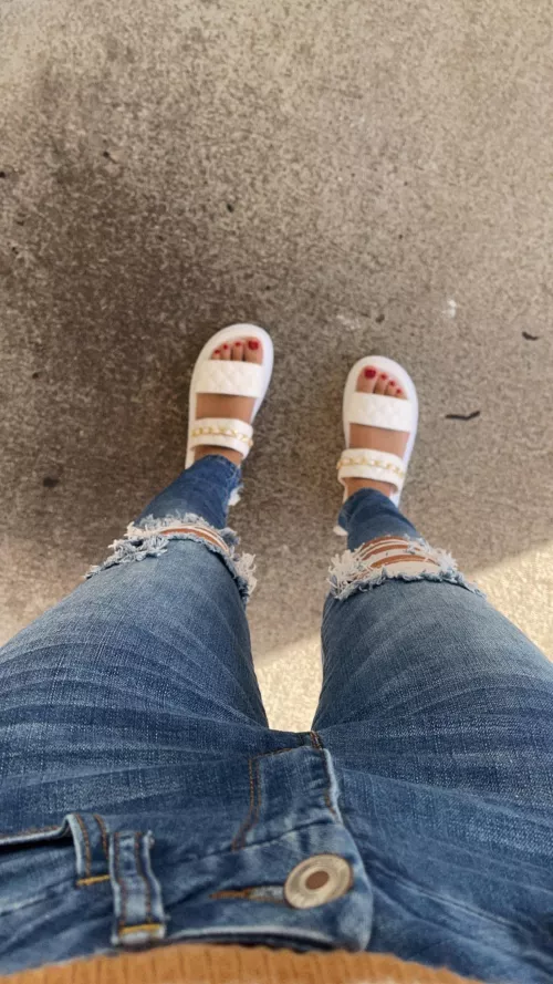 would you lick all over my feet as you admire them 