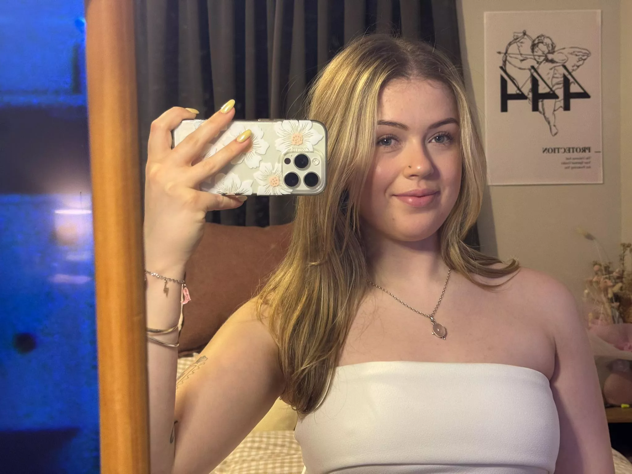 18 [F4M] I want an older dadddy to kiss every part of my body, please don’t miss an inch. gonna be in MO this 12/09. hmu!!