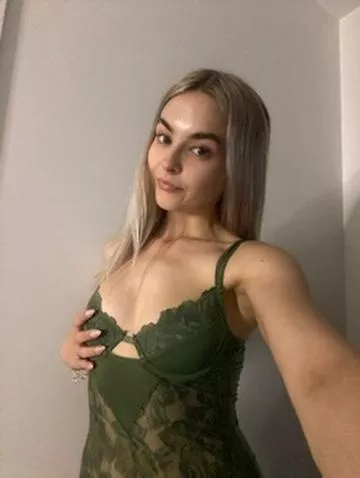 18F Looking to have some wild fun with an older guy this week, anyone available? i'm clean and can verify