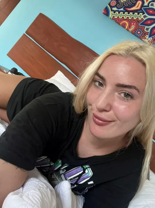 19 [F4MF] Got nothing to do and a whole lot of fun to give
