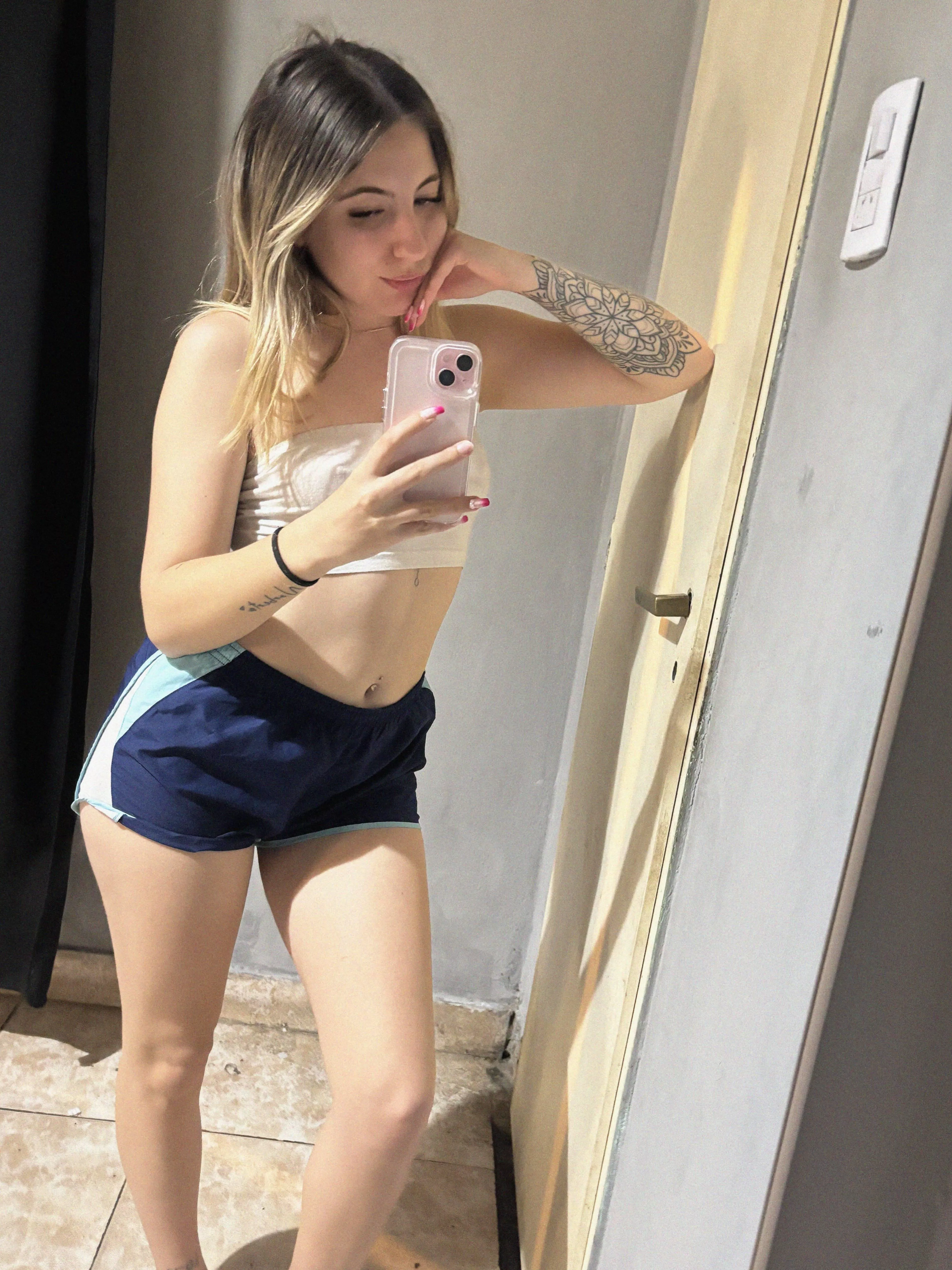 20 F4M. I’m keeping it interesting but the real reveal is just getting started. Let's talk and see where it goes. 