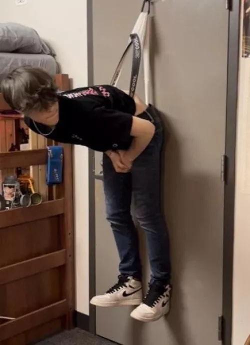 21M. I’m a Uni dork sub who needs to be roughed up  