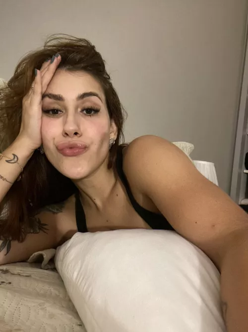 23 F4M never says no with a like minded conversations
