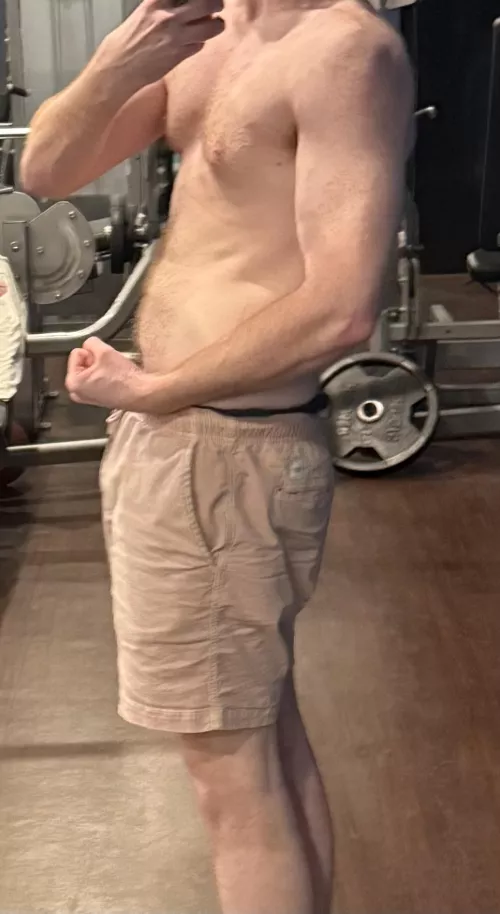 23 M4F 6’4 - looking for something casual (no men)