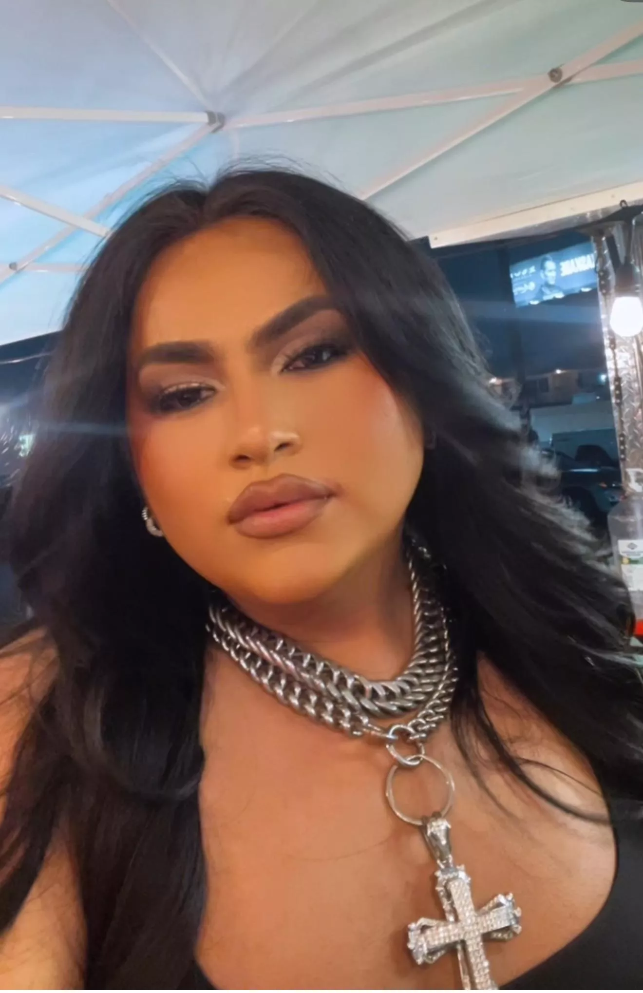 24 [nb4m]non binary 4 male looking for a good time $ with a bbc/bwc have a face pic ready to send don’t like talking to faceless profiles ! 