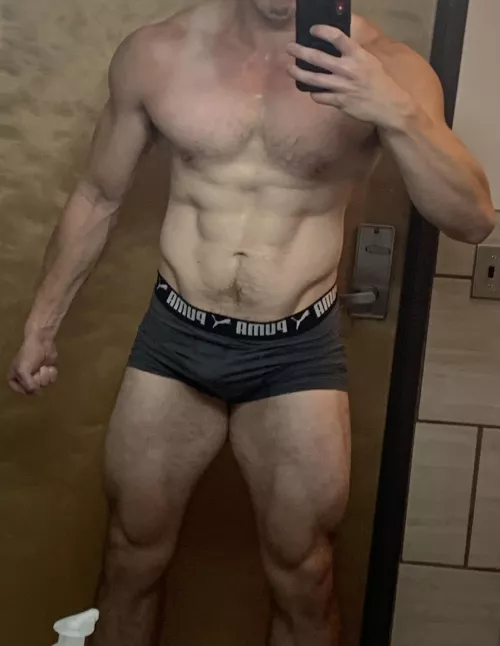 32 6’3” 225lbs