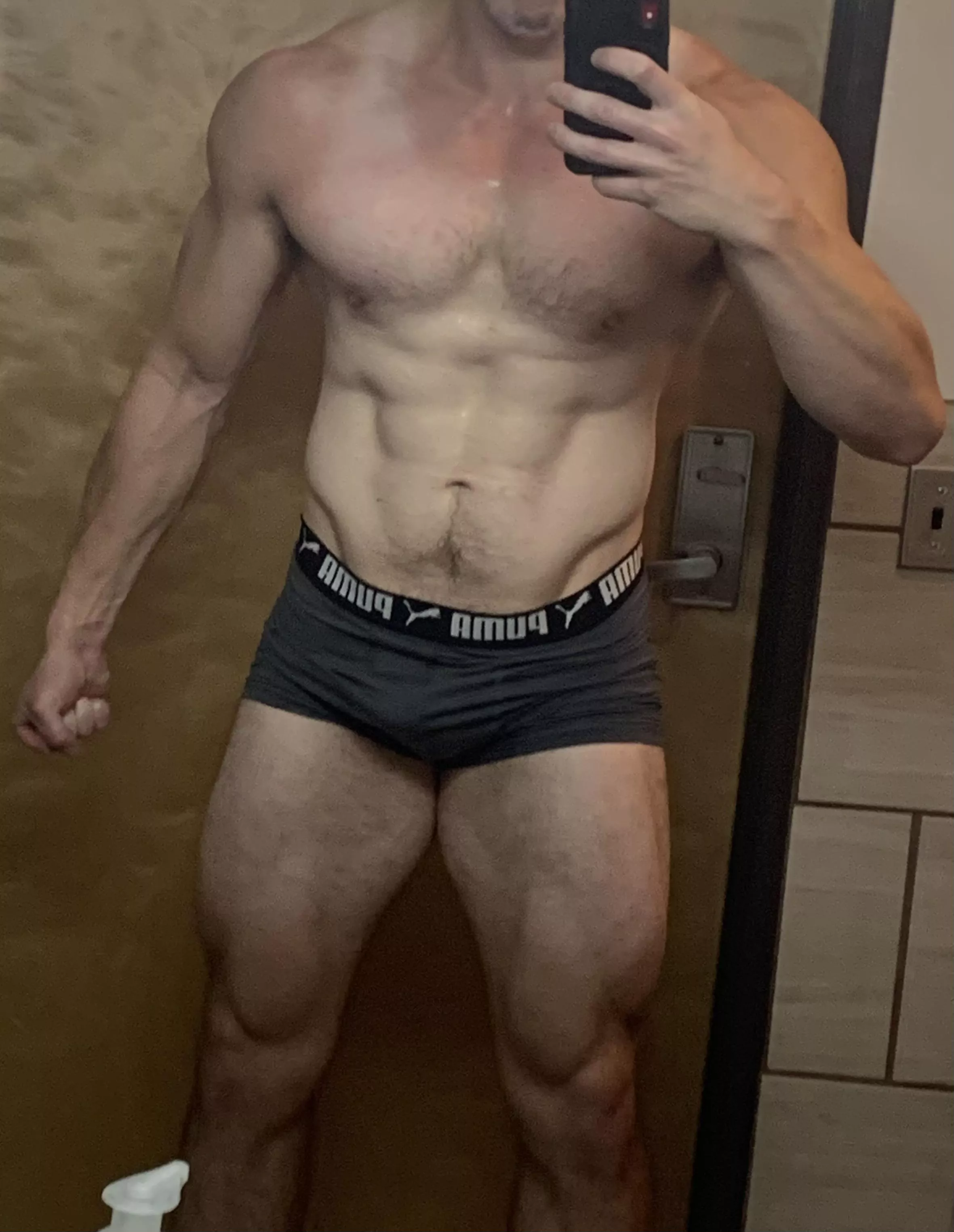 32 6’3” 225lbs