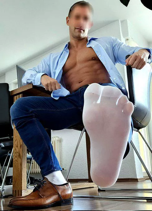 [35] guess the stink after a day in office