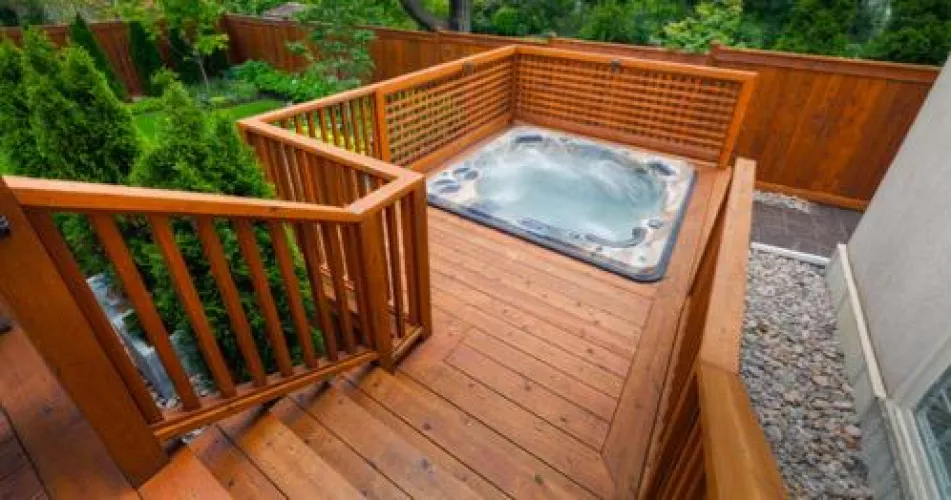 35 [m4f] Drinks, hot tubs, and chill