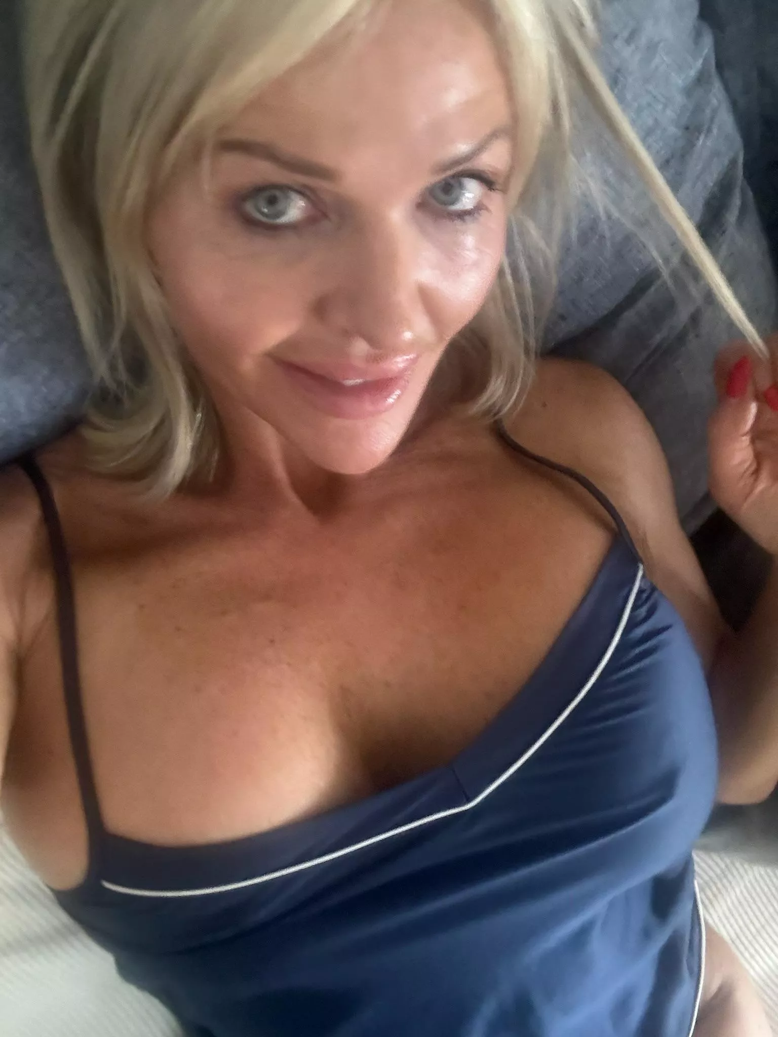 41 [F4M] Looking for a threesome with a lovely couple in PA! You will surely learn a lot from this MILF, so message me.
