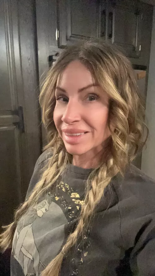 48F Newly single after 20 years of marriage, anyone up for some fun? This MILF has a lot of experience