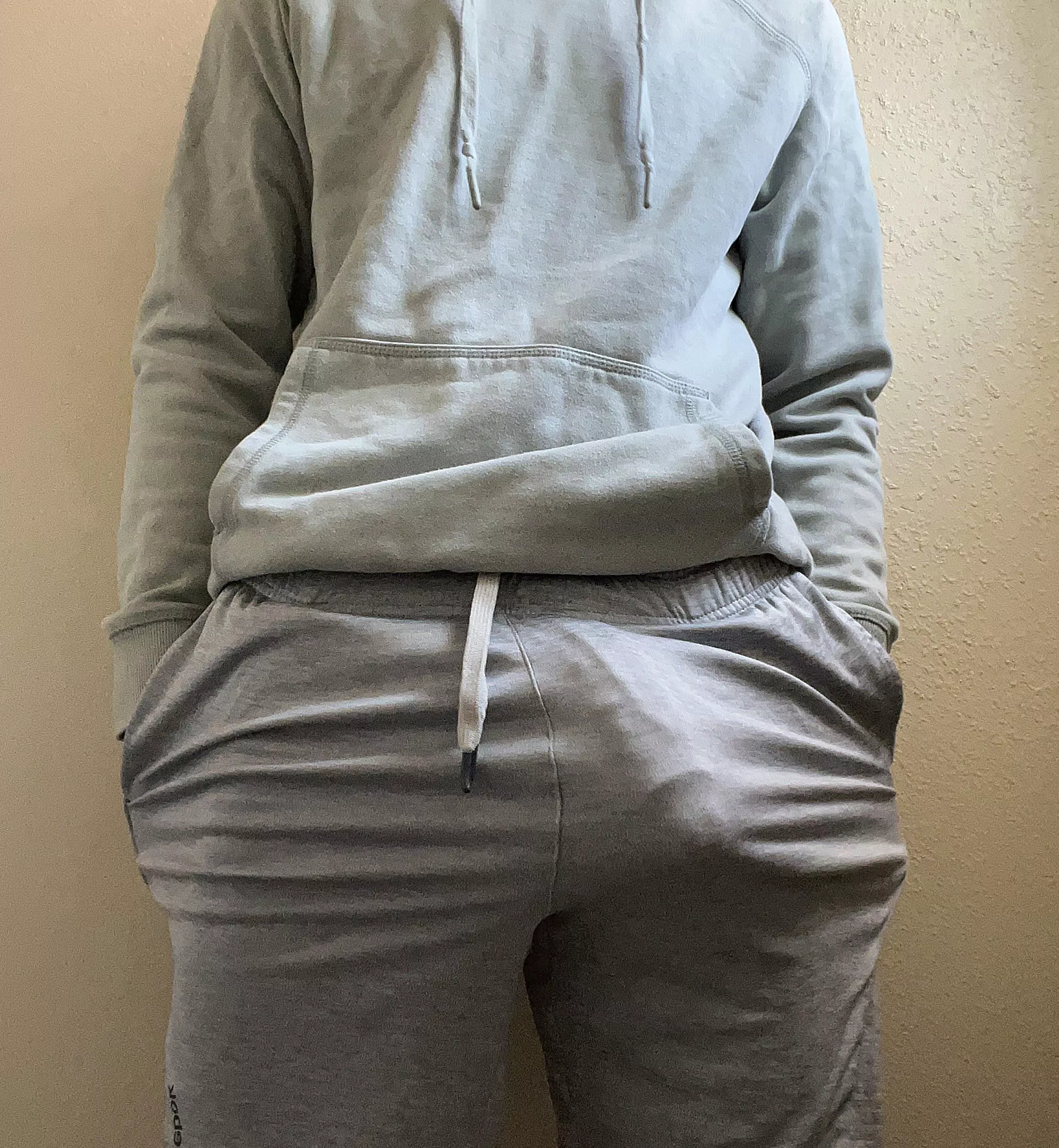 About to bust out of these pants 