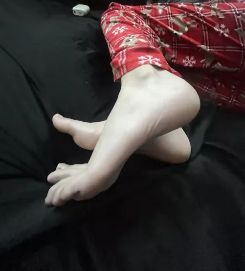 all this bed and no one with me to rub my feet…