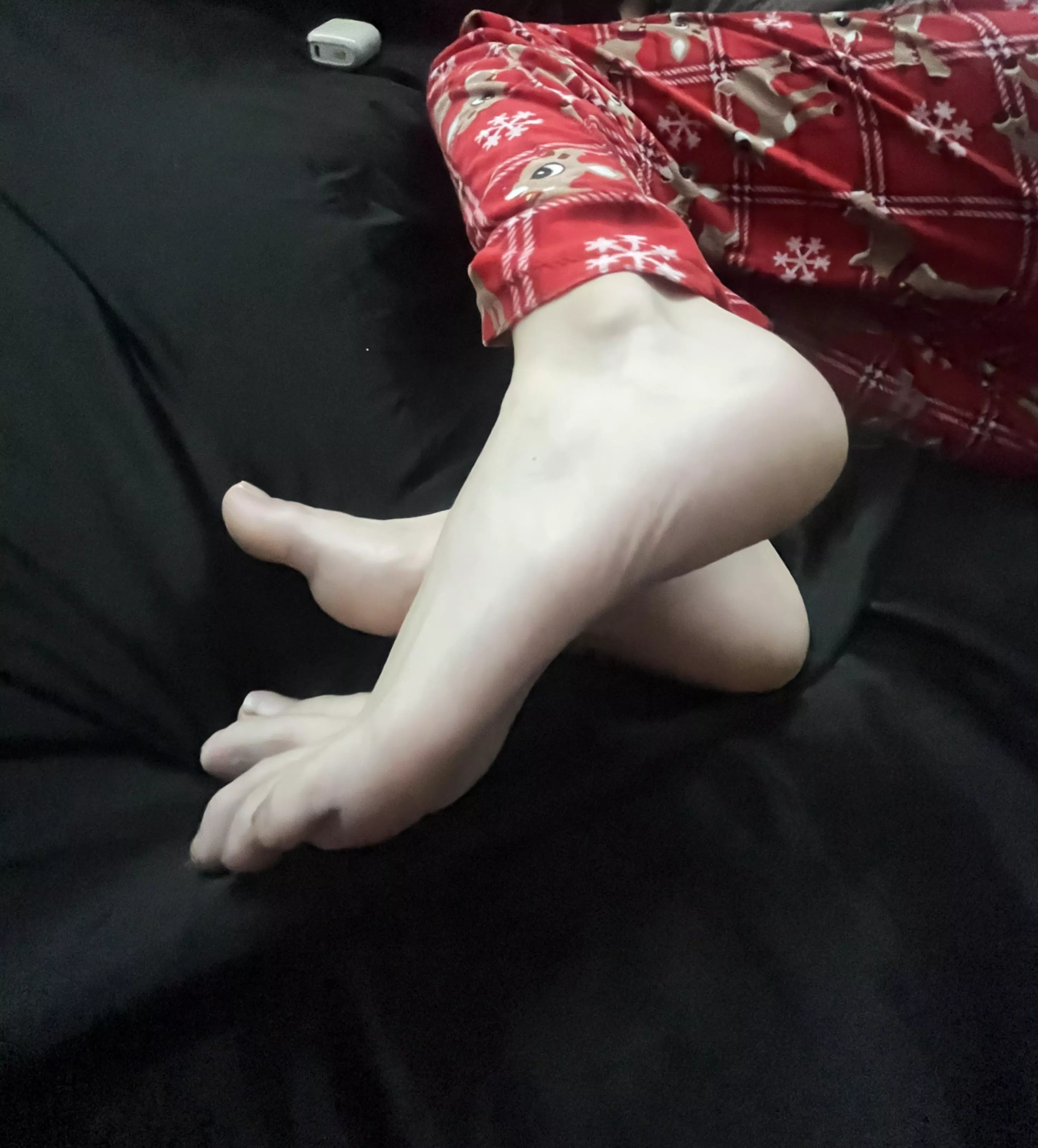 all this bed and no one with me to rub my feet…