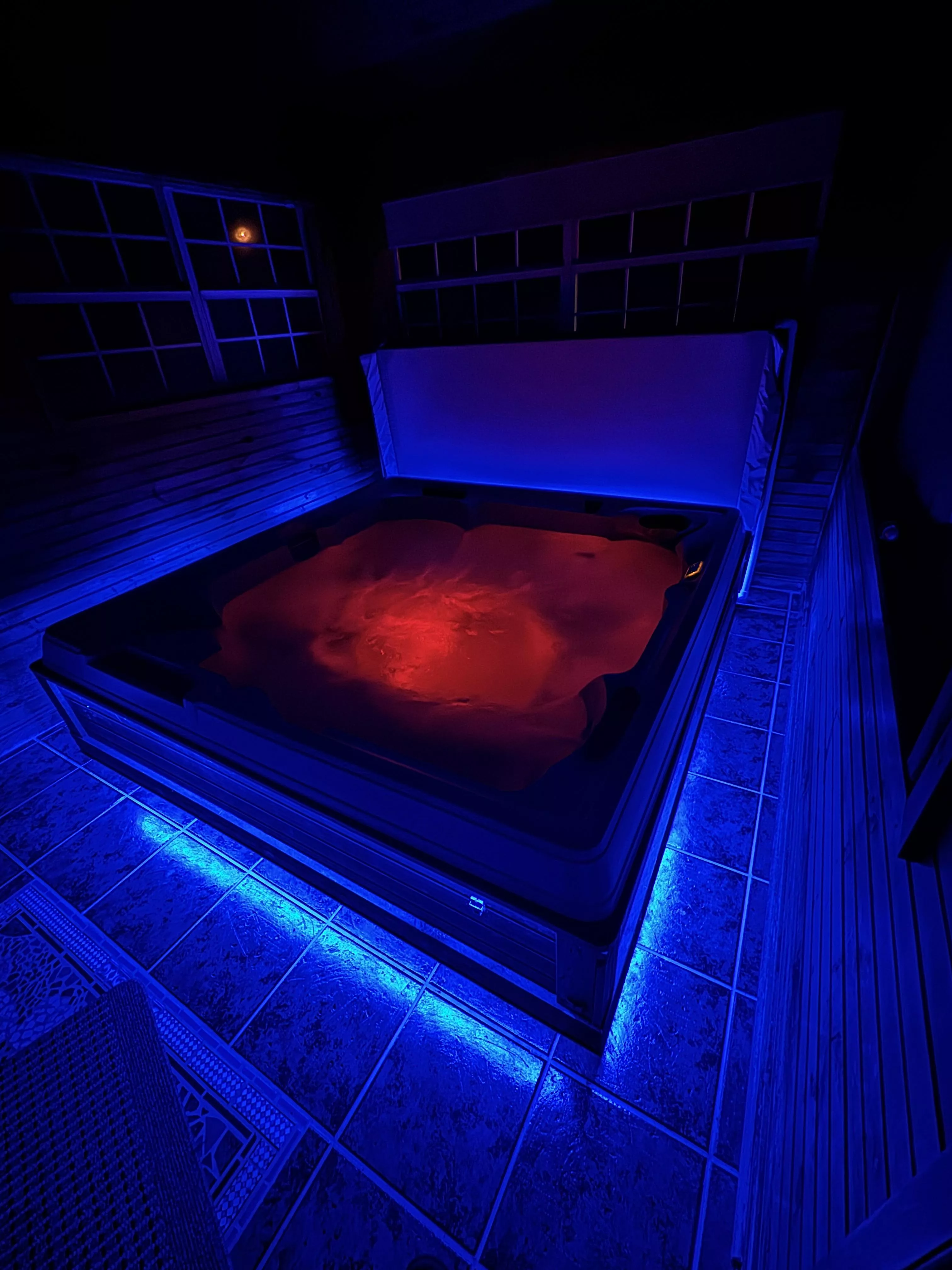 Any ladies or couples up for some hot tub time