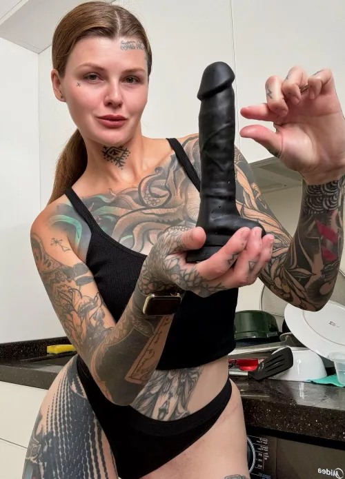 Be honest, what's your size when soft? I wanna humiliate a lot of small dicks tonight!