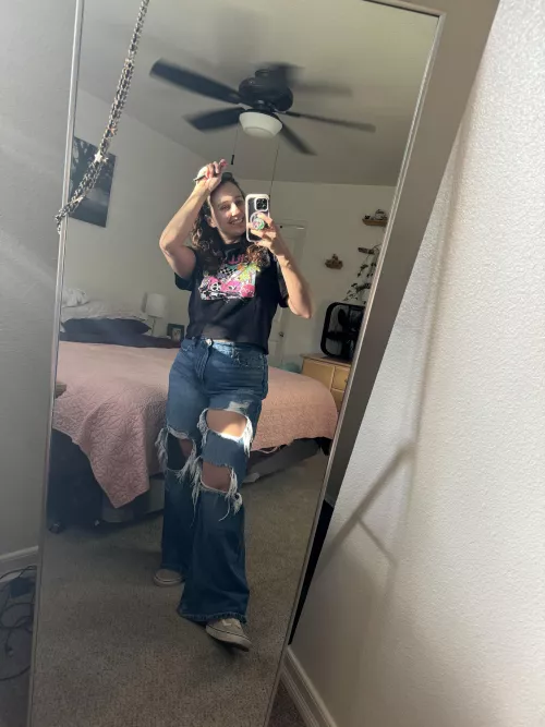 Busy little bee today wearing my comfiest vans 