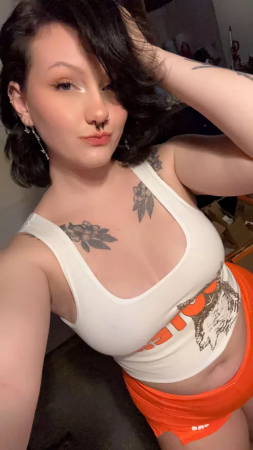 Cute Hooters waitress <3