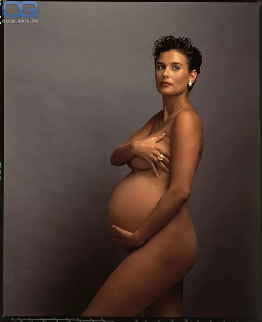demi moore pregnant