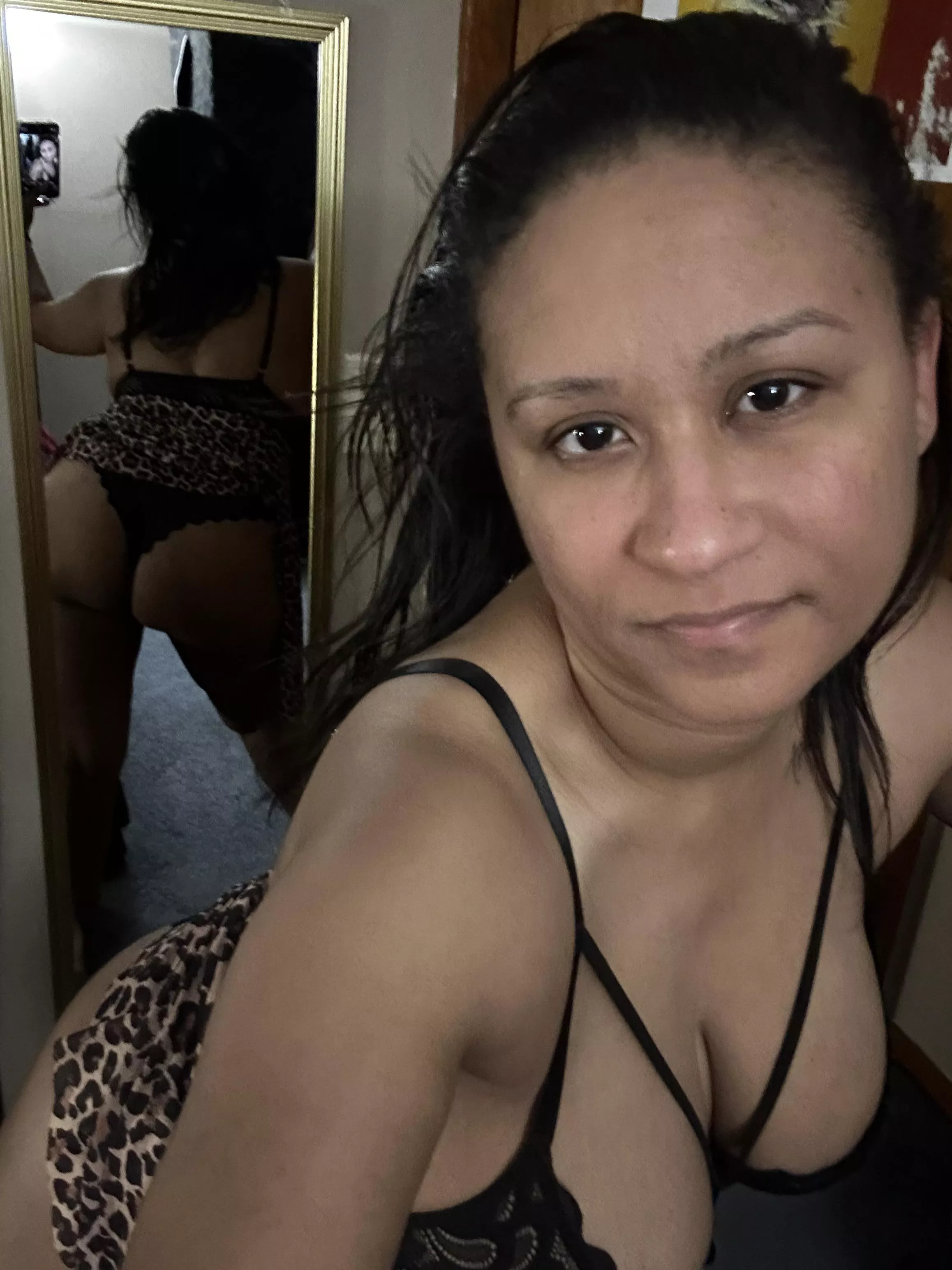 Does my ass in the mirror get your dick hard? 