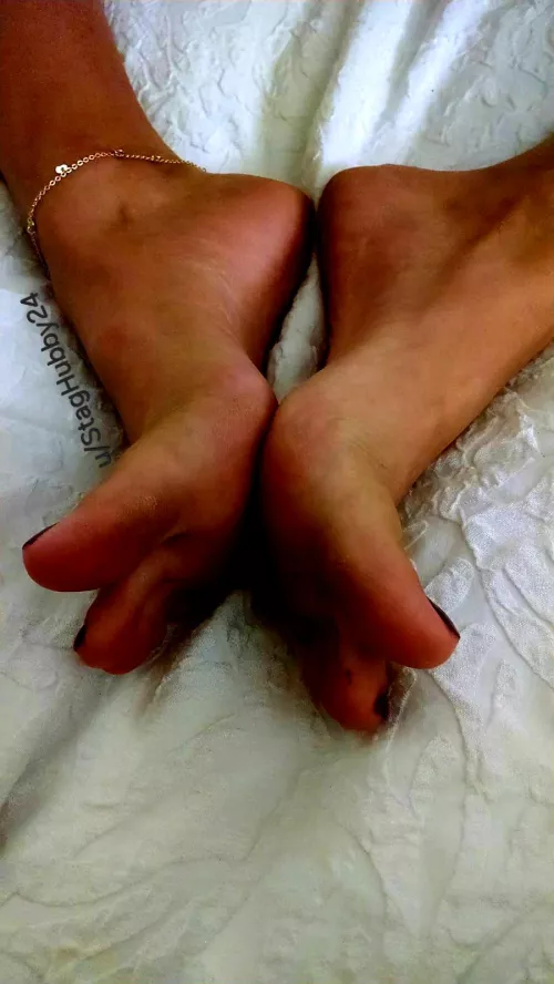 Does the anklet stay on 24/7 or only on date nights? 