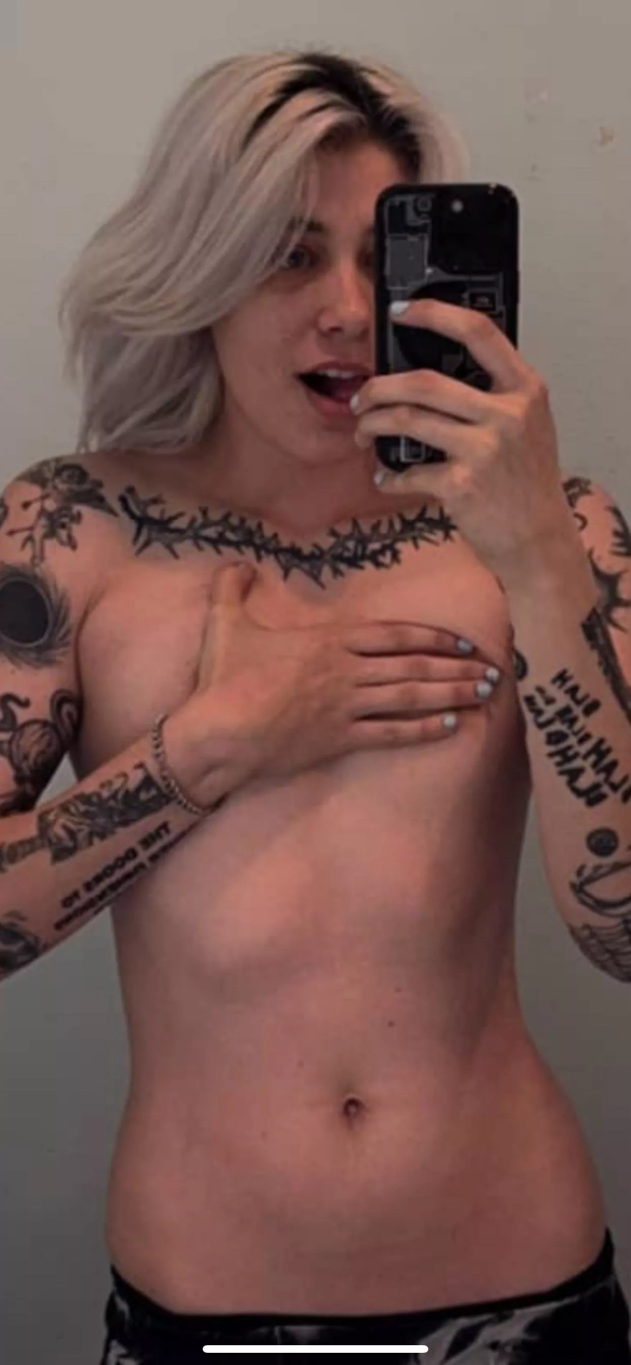 Even some right nipple 🥵