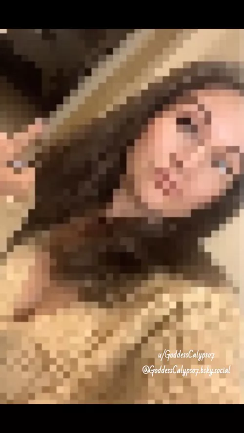 Eyes down,sub. Even when I’m pixelated. 