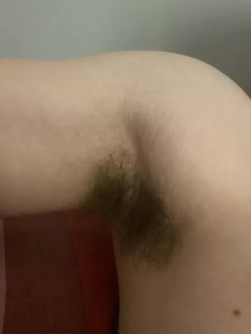 Get a deep whiff of these sweaty pits