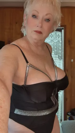 GILF in black with 2 tasty treats