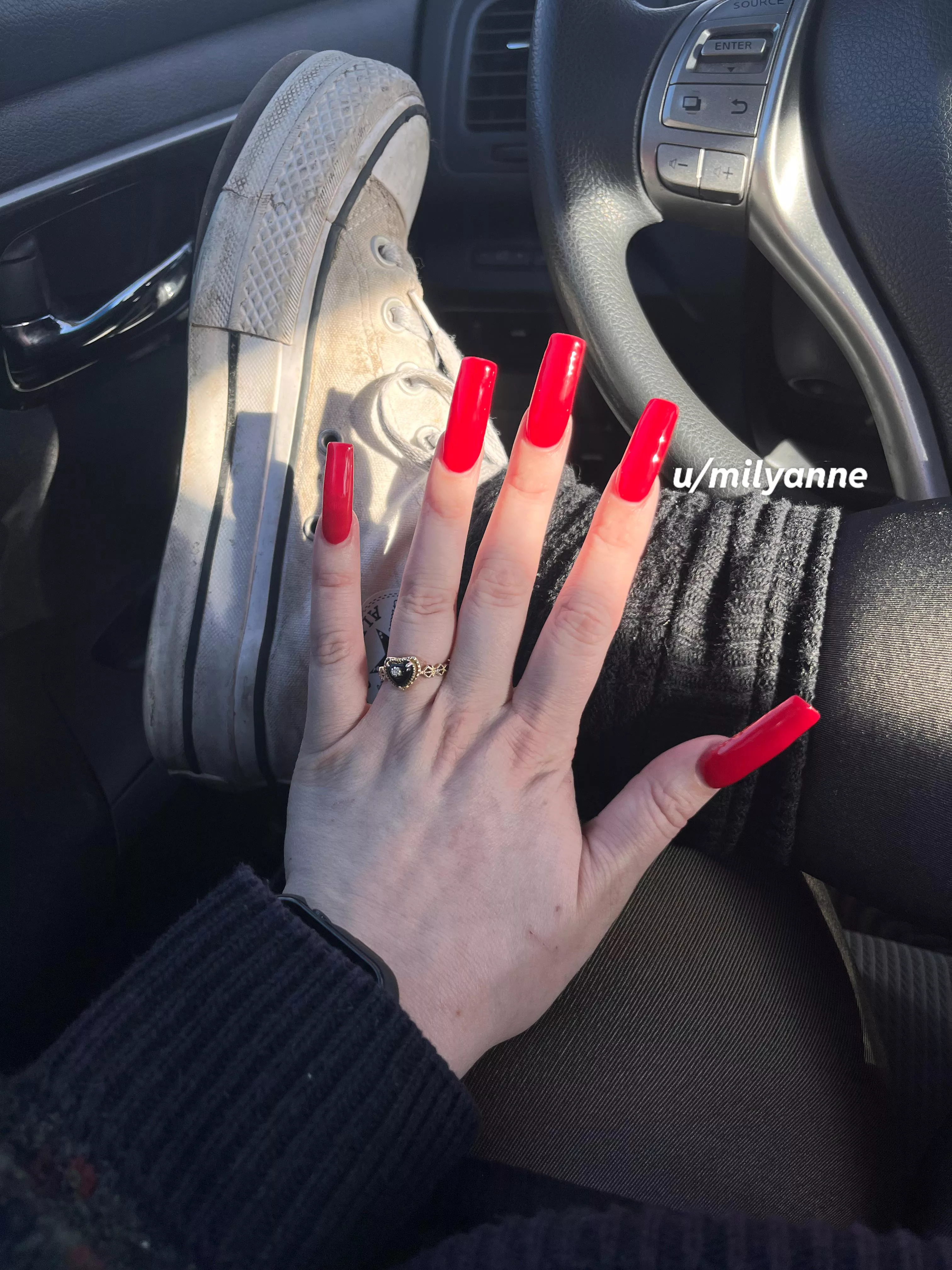 got my nails done just to trigger your beta brain🩸✨