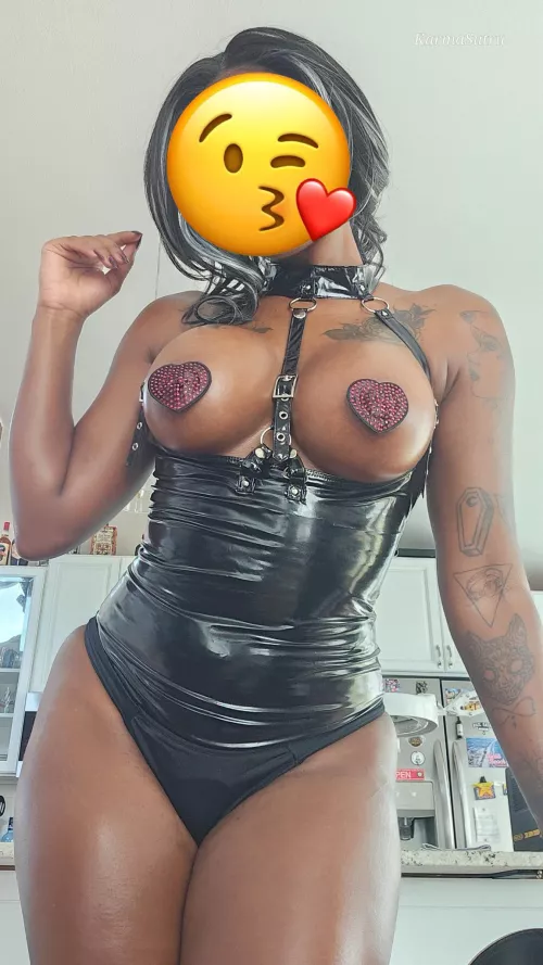 Happy Titty Tuesdays 💜🍍