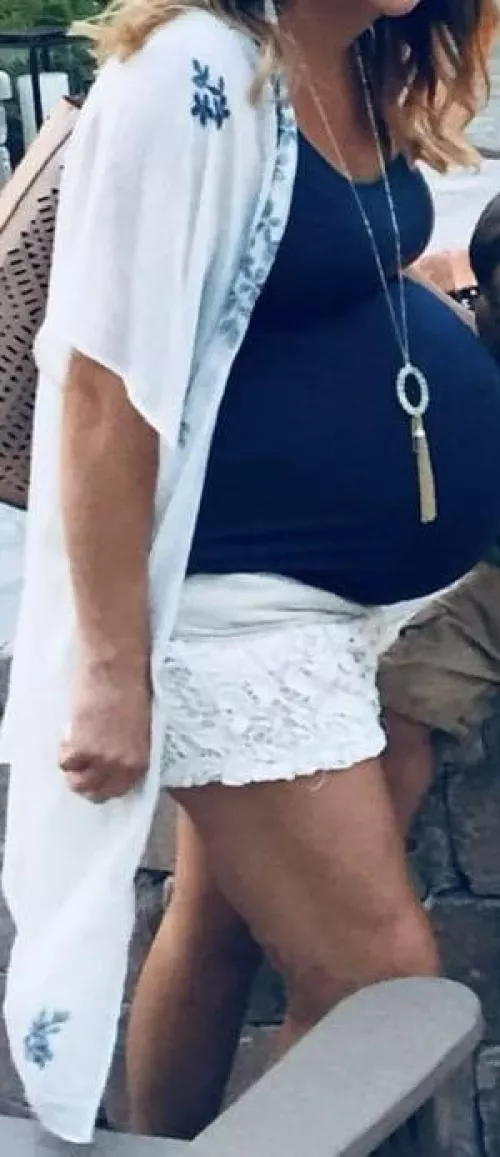 Hasn’t stopped fucking her holes the entire 41 weeks!