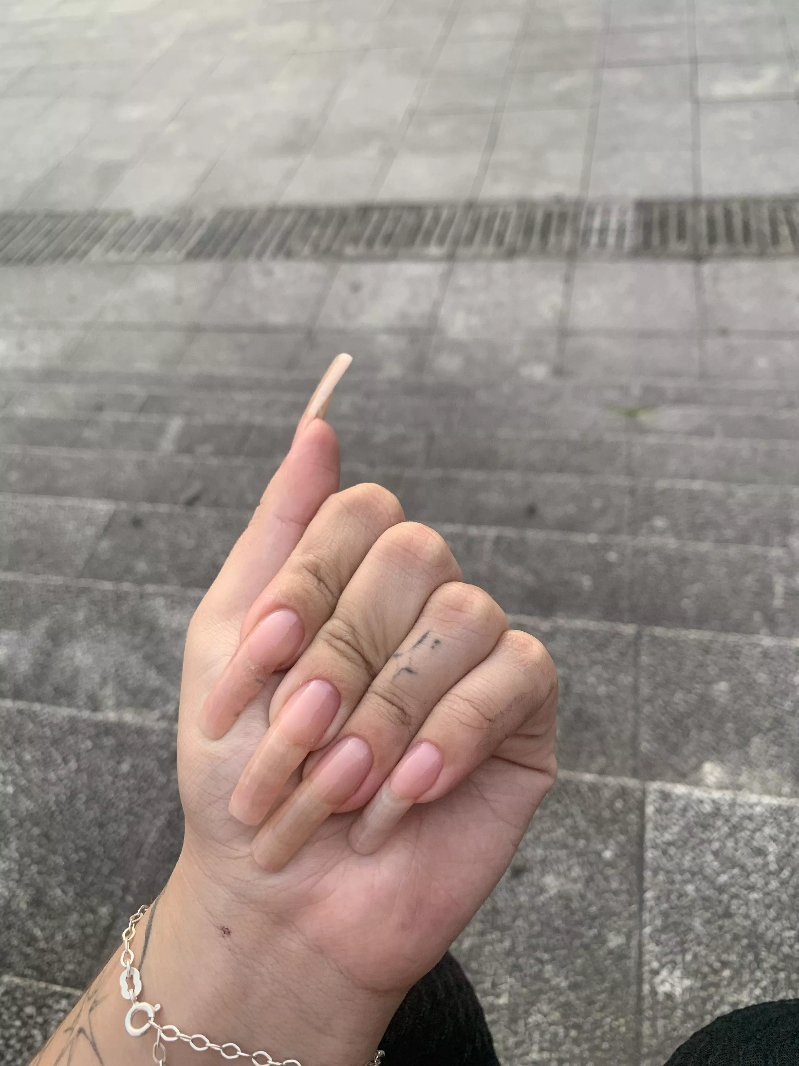 Here are my natural long nails, about 6 months old, a few cracks, I only have clear nail polish on them and nothing else 🔥
