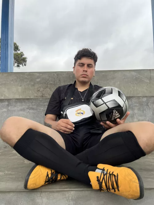 I always choose these sneakers to play important matches haha the bad thing is that they always end up smelling after haha