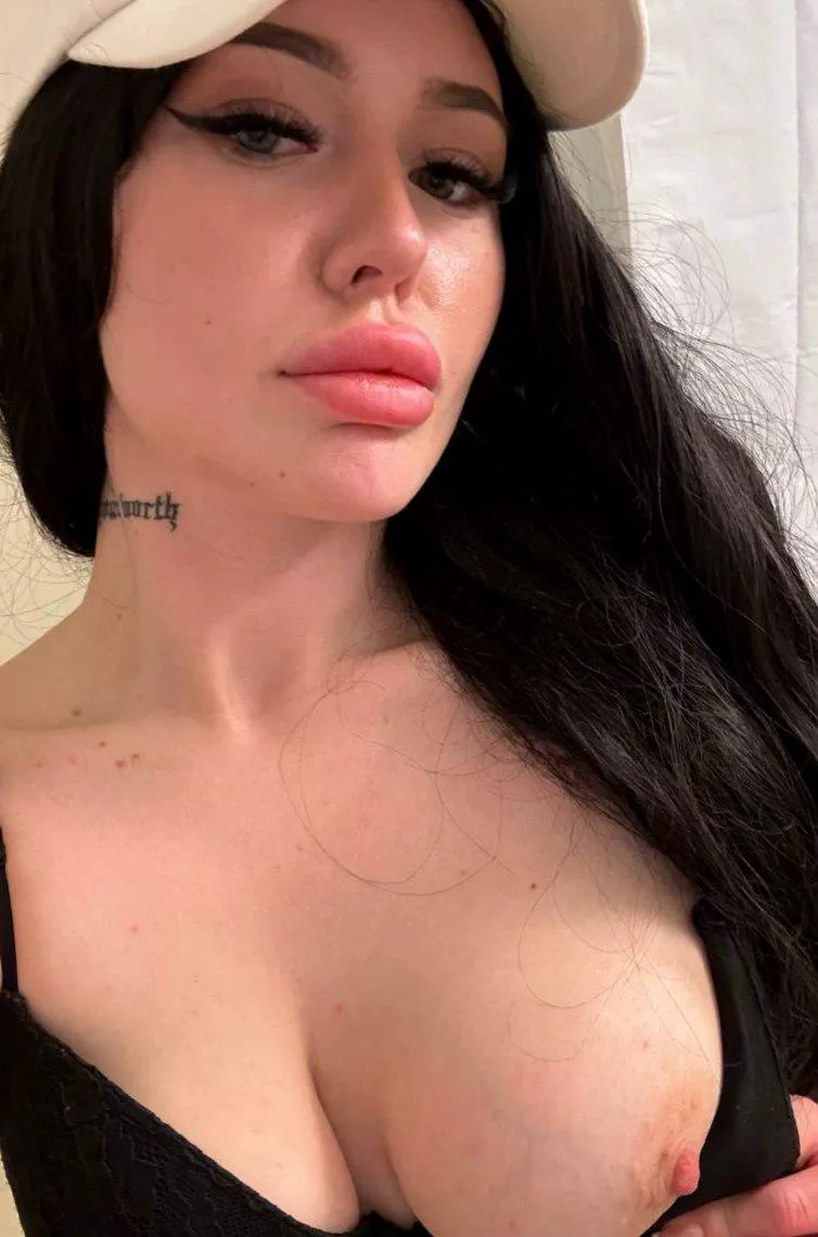 I wanna be your virtual gf. 