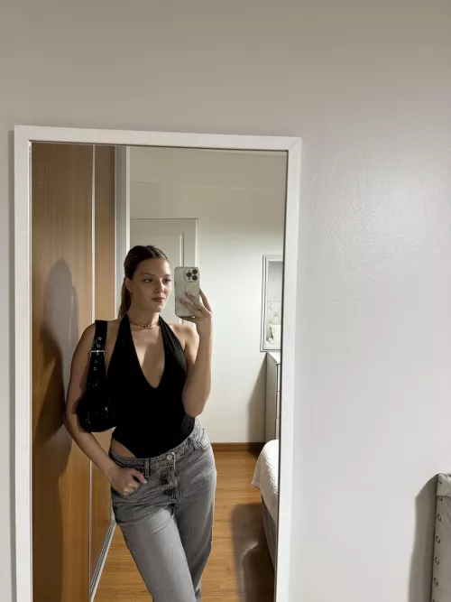 I wanna spice up a couple's sexy time by being a third! i'm kinky and up for any play! dm me if you like