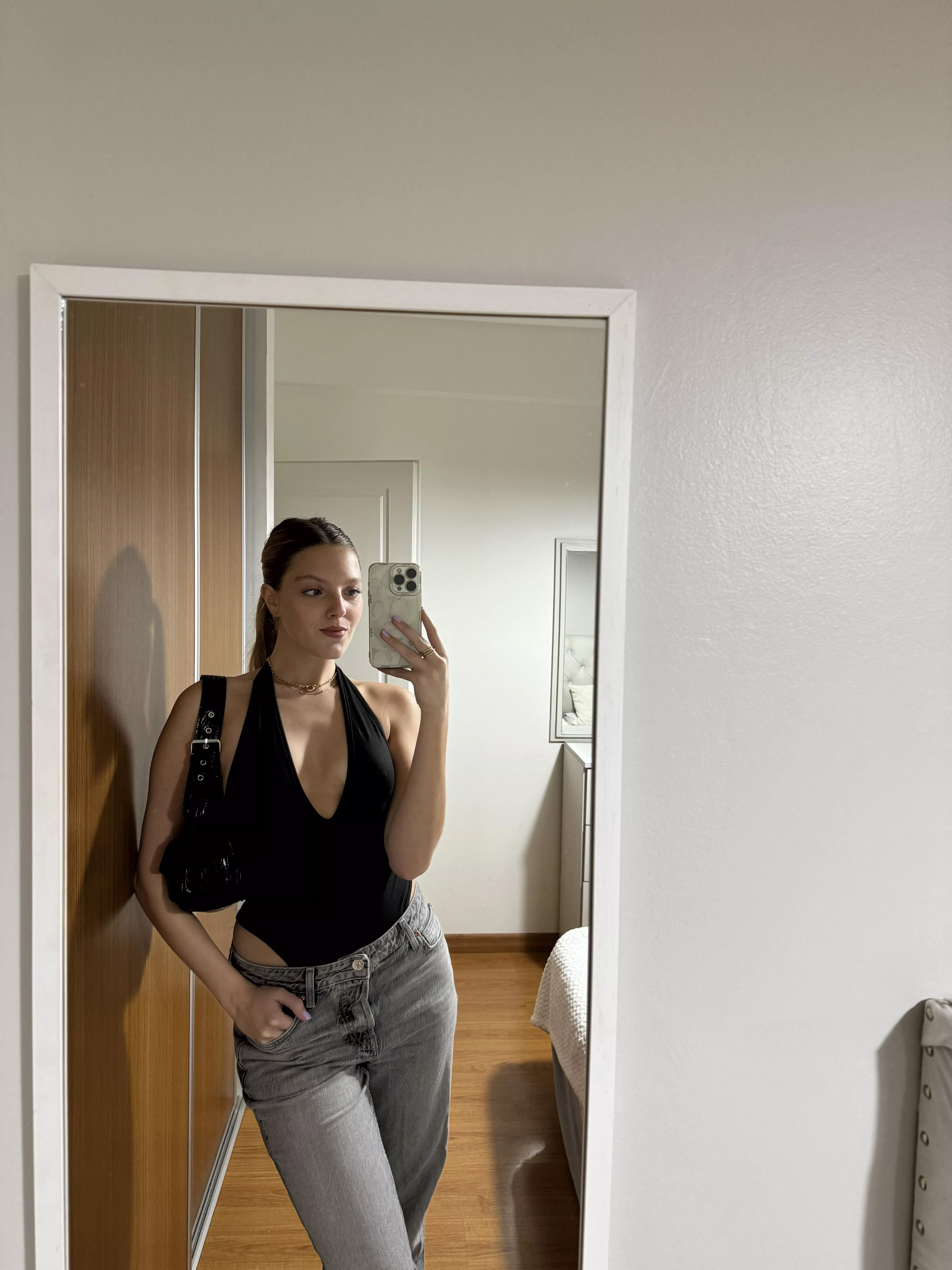 I wanna spice up a couple's sexy time by being a third! i'm kinky and up for any play! dm me if you like