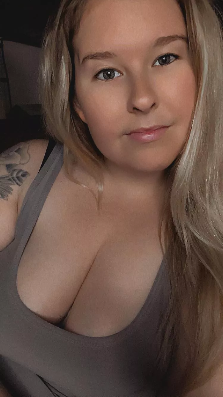 I want a sub who ISN’T a loser. Give me a successful sub who CHOOSES to be a loser only for ME 🥵 