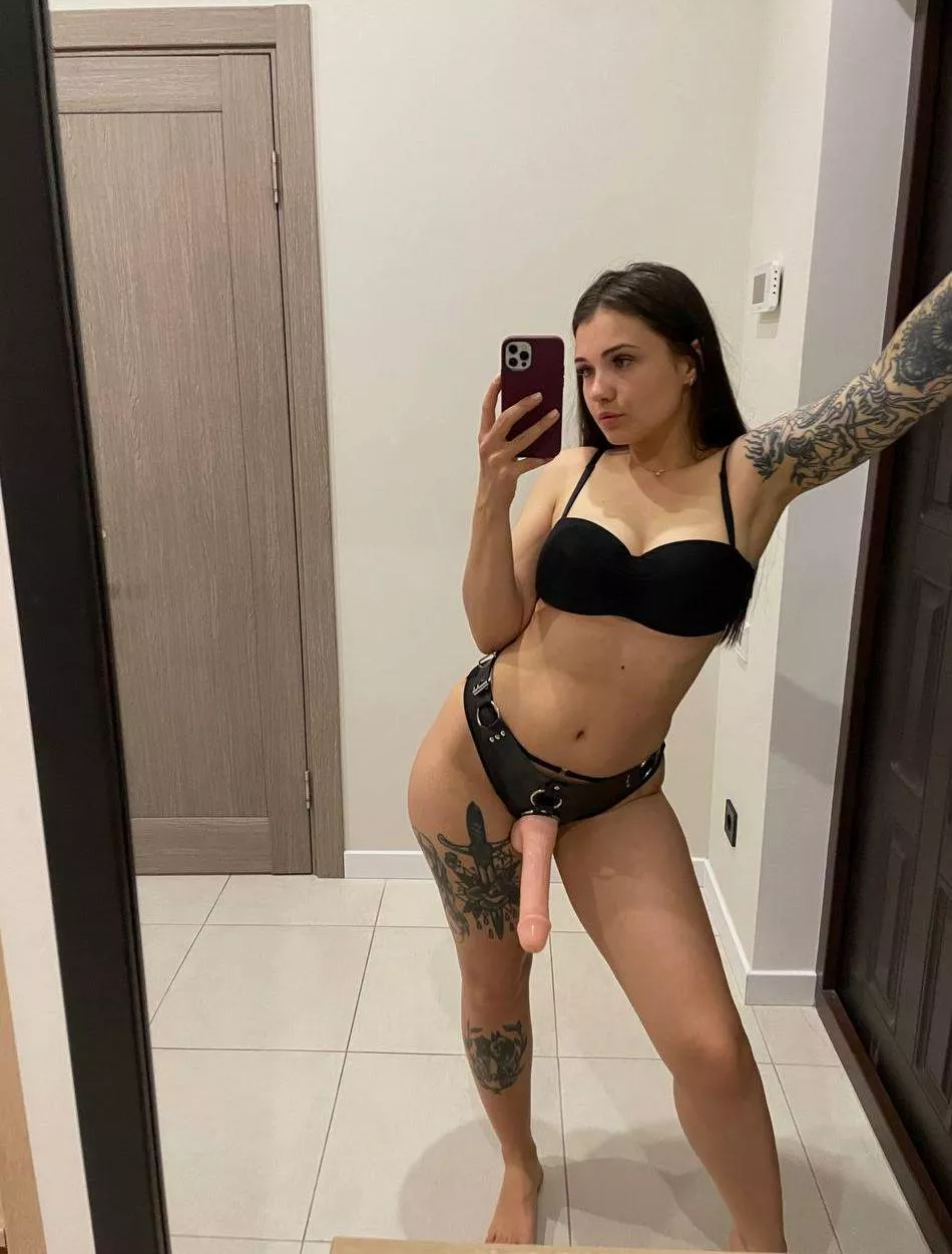 I'm your new neighbor and I hear you like big dicks. Open the door 