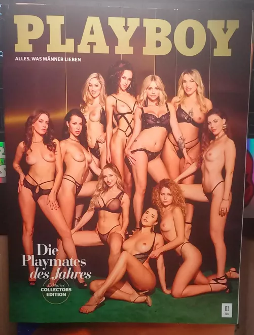 It's that time of the year again! When we vote for the hottest woman of the year! Another round for Julia Yaroshenko who can easily win this!