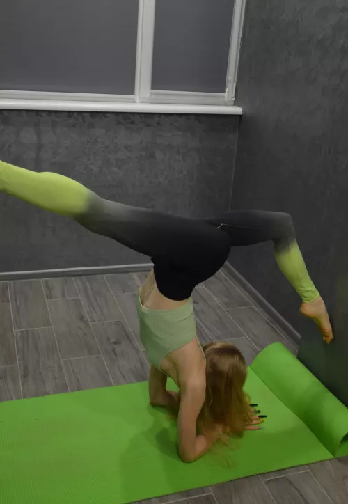 Leggings and a sporty top are great for sports