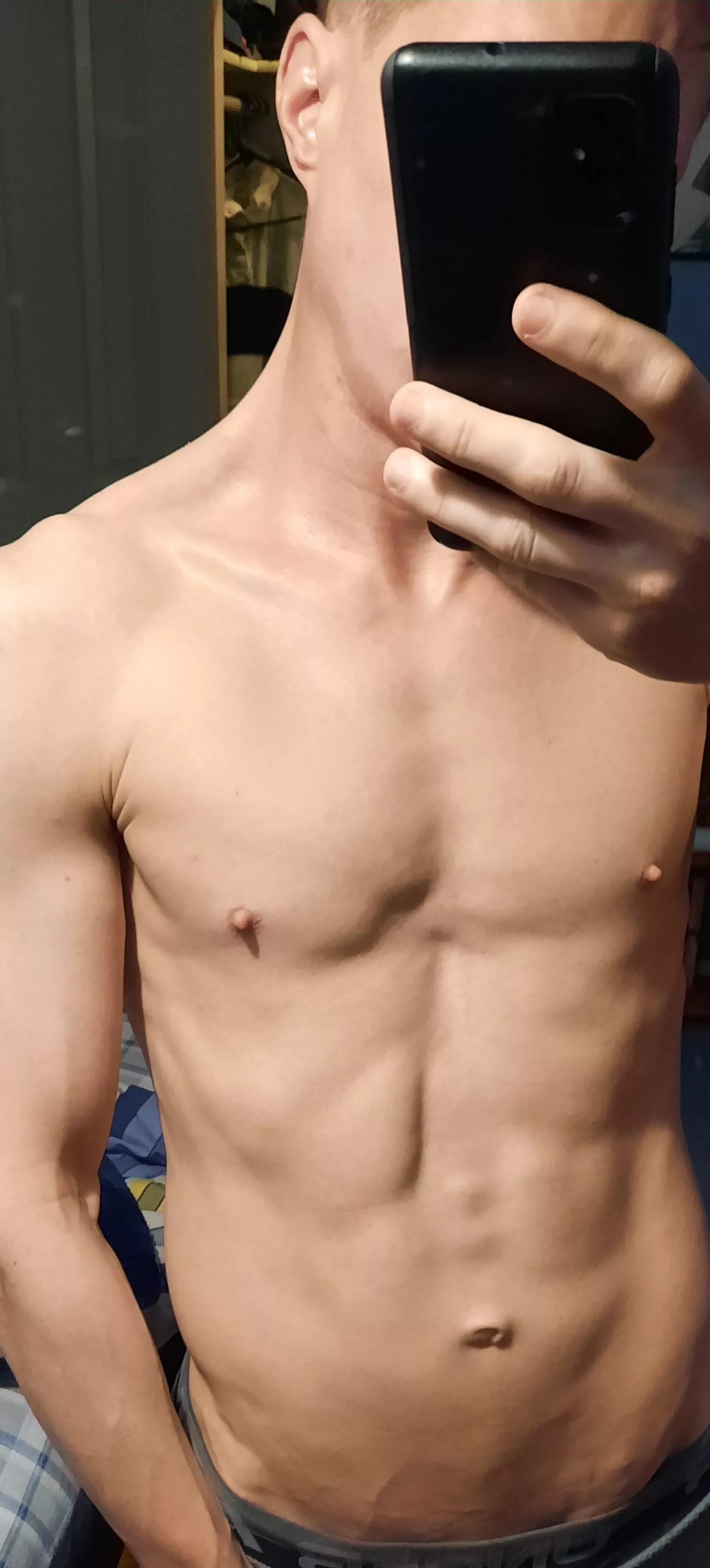 LF fit/masc. Vers/Pretty Open. Just wanna get off.Check my profile. Prefer Telegram.✌️