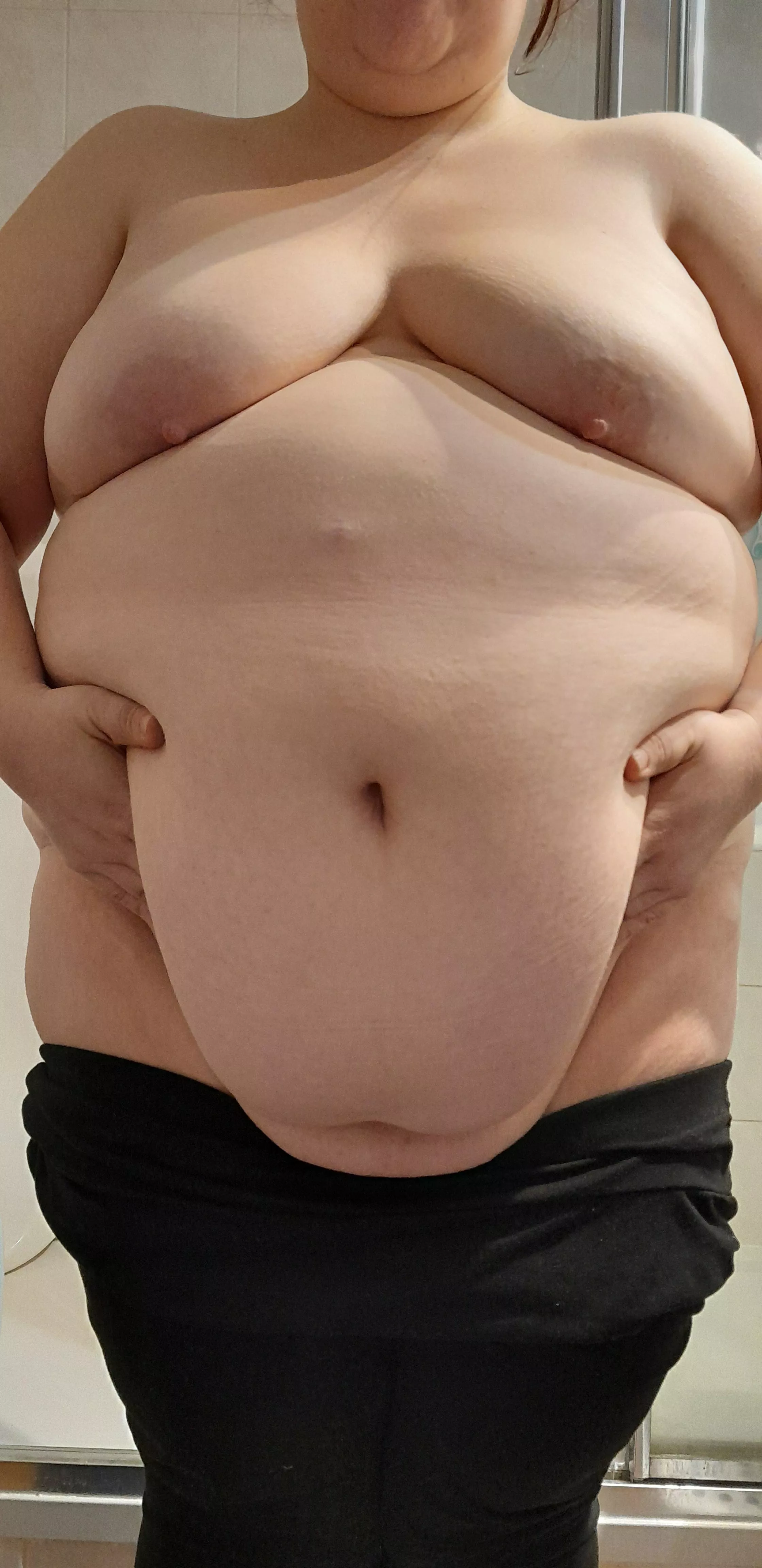 Look how my fat udders resting on belly lard