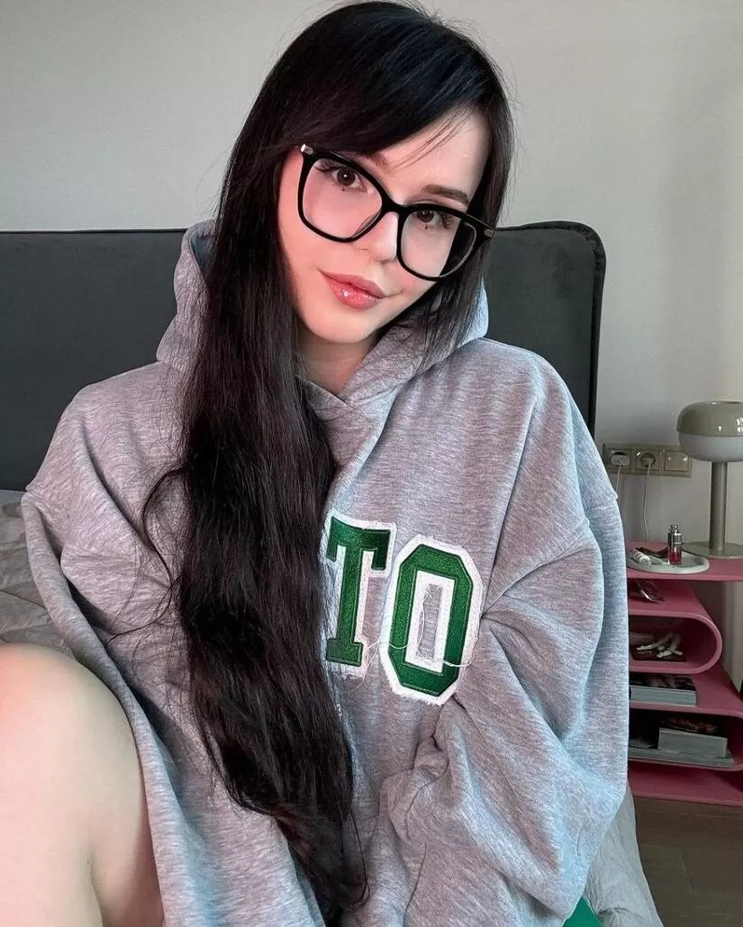 Love how long my hair is getting