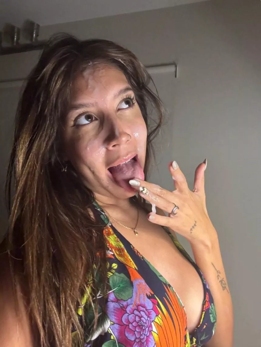 Love taking cum on my face ;)
