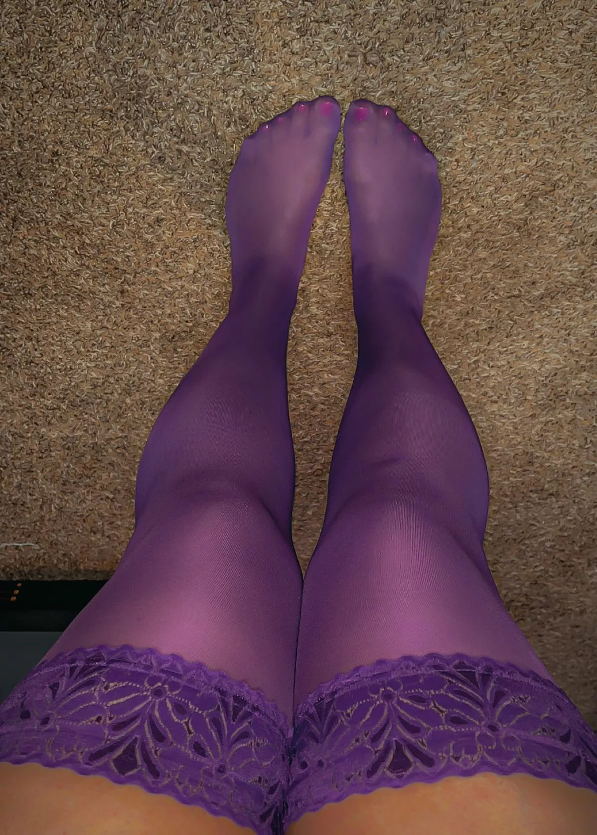 Loving these purple stockings 💜