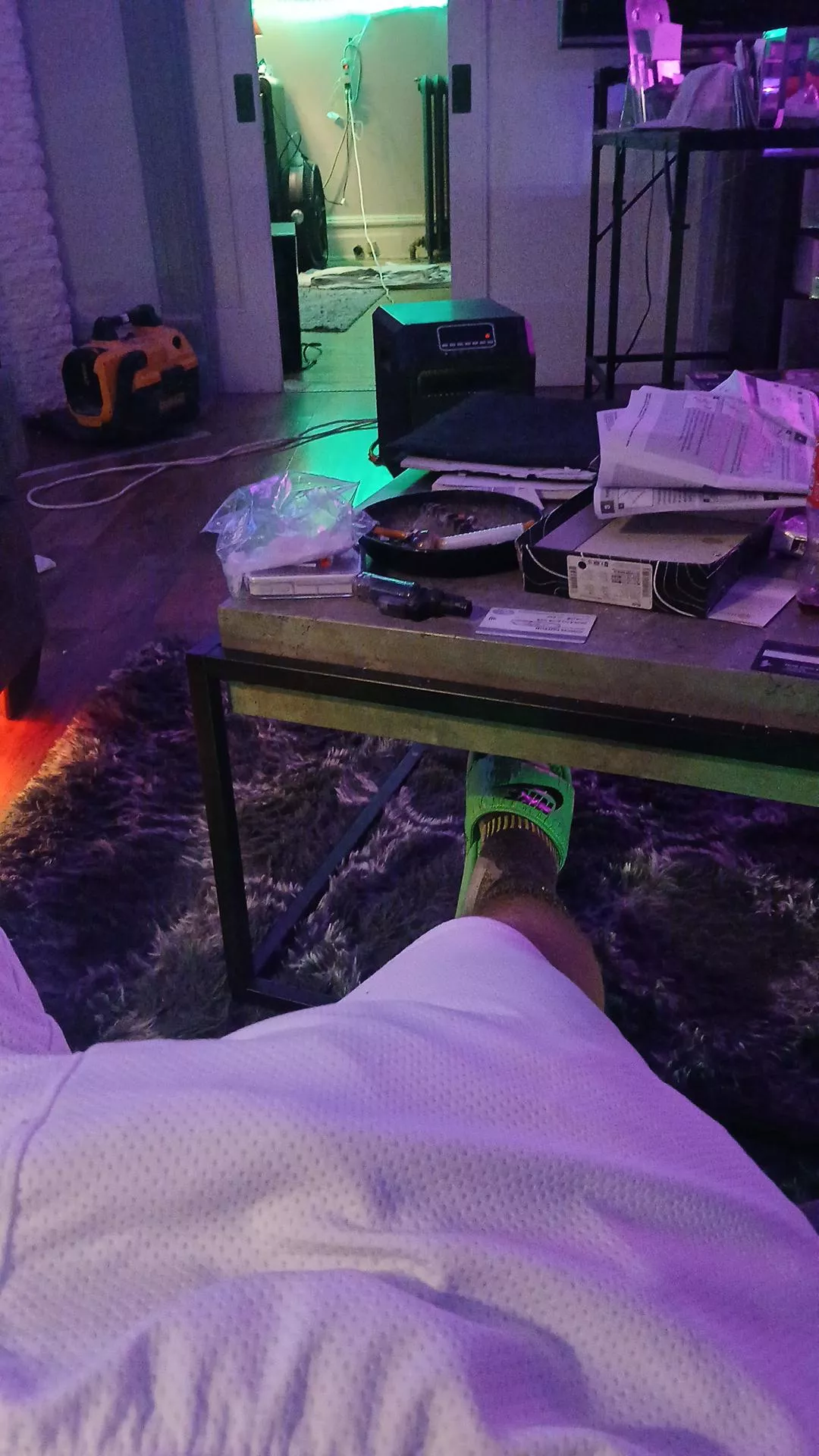 M4F- Who's still up and wants to chat??