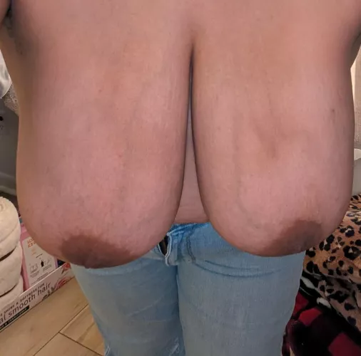 Married MILF that's showing them off 