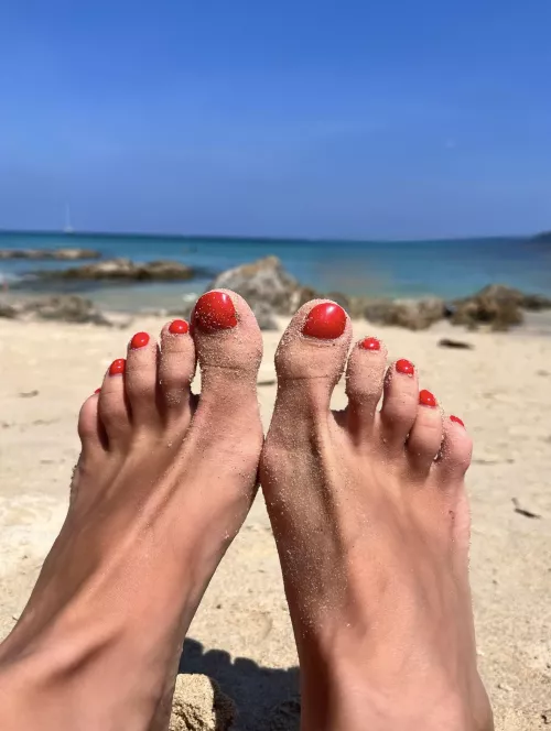 My feet are all sandy, I'm gonna have a hard time getting it off