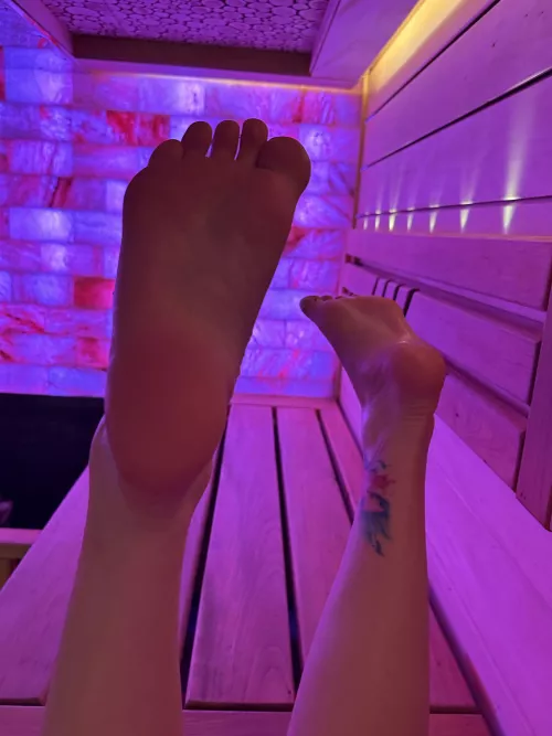 My feet needs more kiss